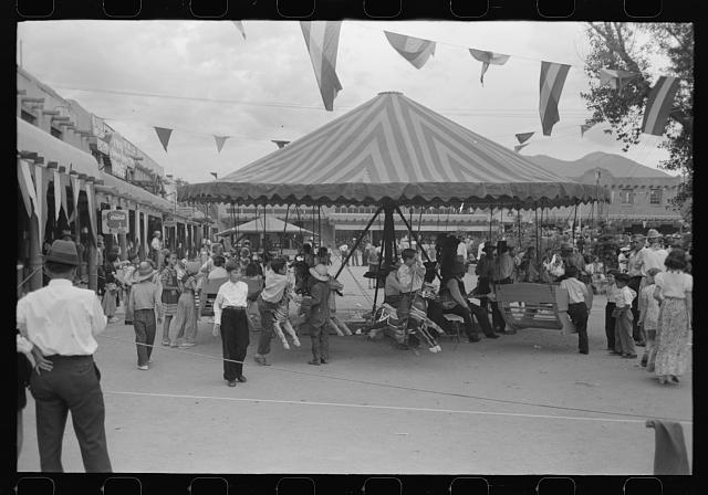 Old merry-go-round at Taos, New Mexico, during fiesta 1940